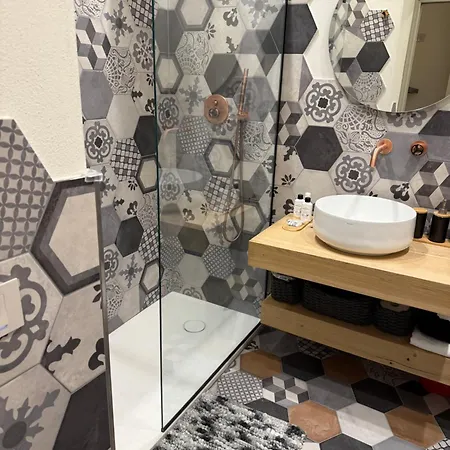 Molo Di Luxury ゲストハウス